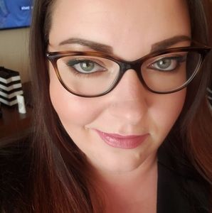 Meet your Posher, Stacy